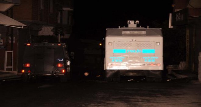 Yol kapatan gruba müdahale