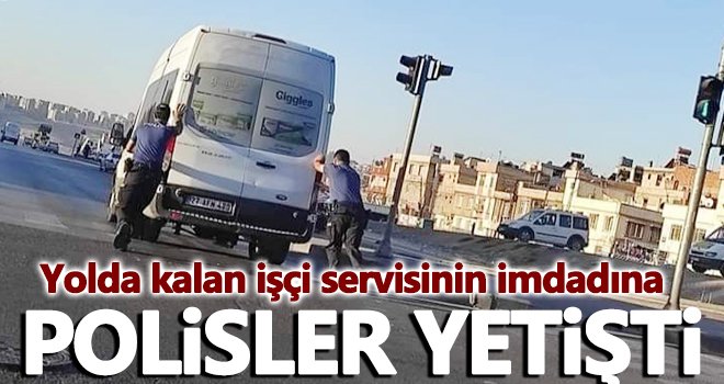 Yolda kalan otobüsünün yardımına polisler yetişti