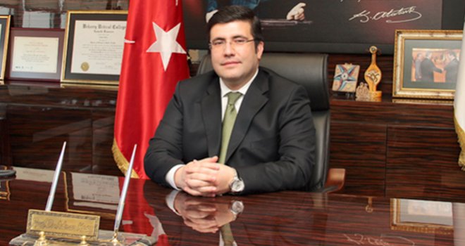 Zirve Üniversitesi Rektörü Prof. Dr. Adnan Kısa 29 Ekim Cumhuriyet Bayramı’nı Kutladı